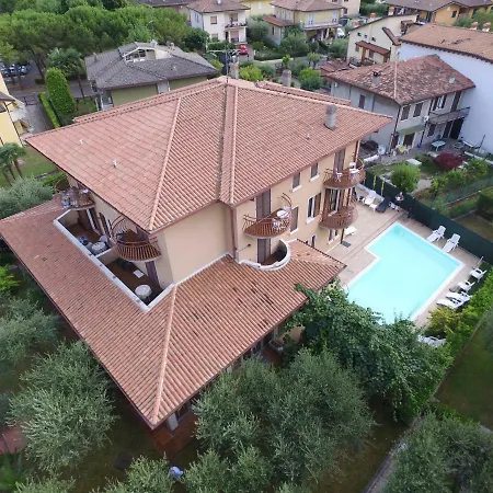 Chiara Hotel 3*